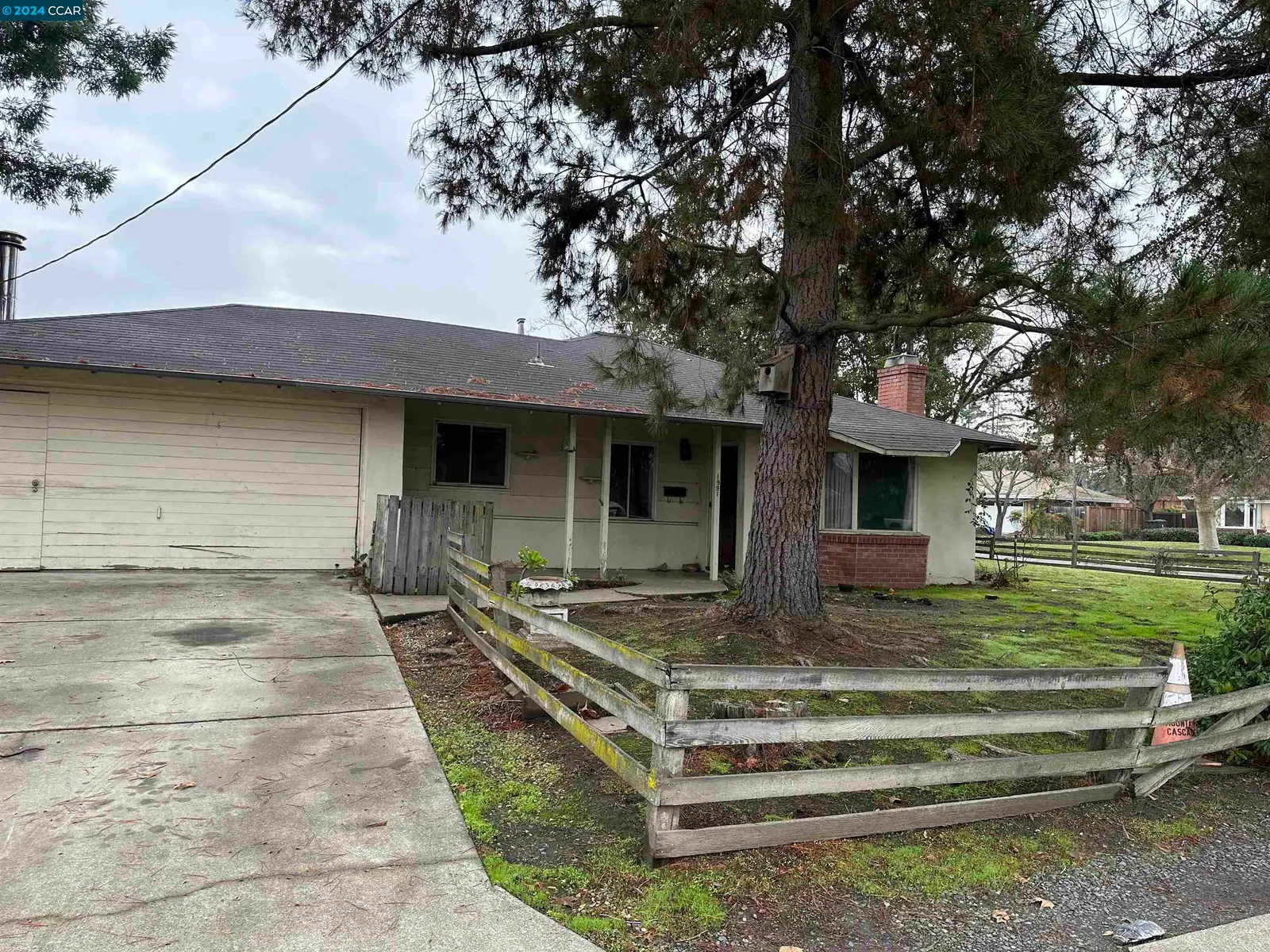 1991 Maybelle Dr — original condition, photograph 2