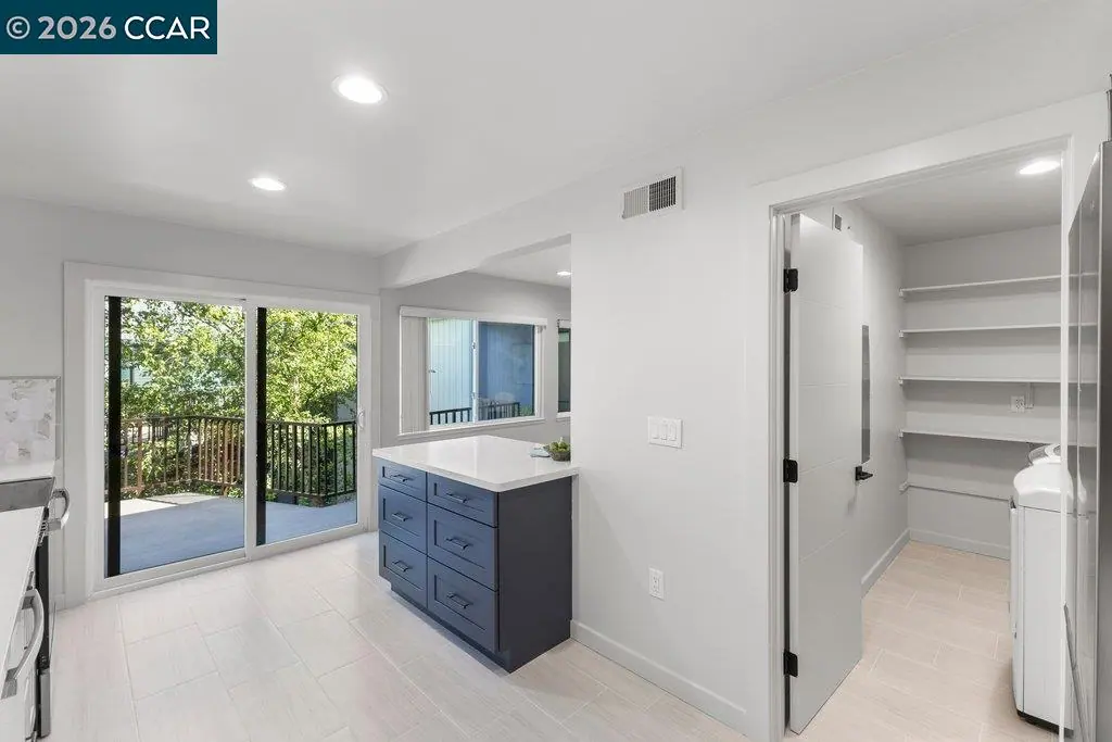 3674 Rossmoor PKWY #5 — completed, photograph 11
