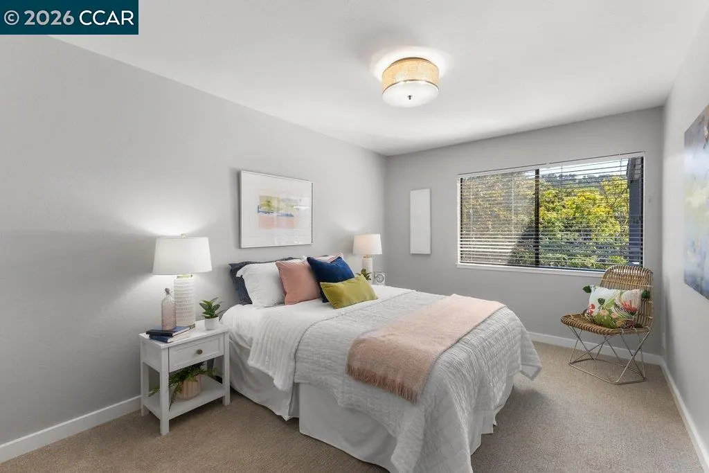 3674 Rossmoor PKWY #5 — Bedroom
