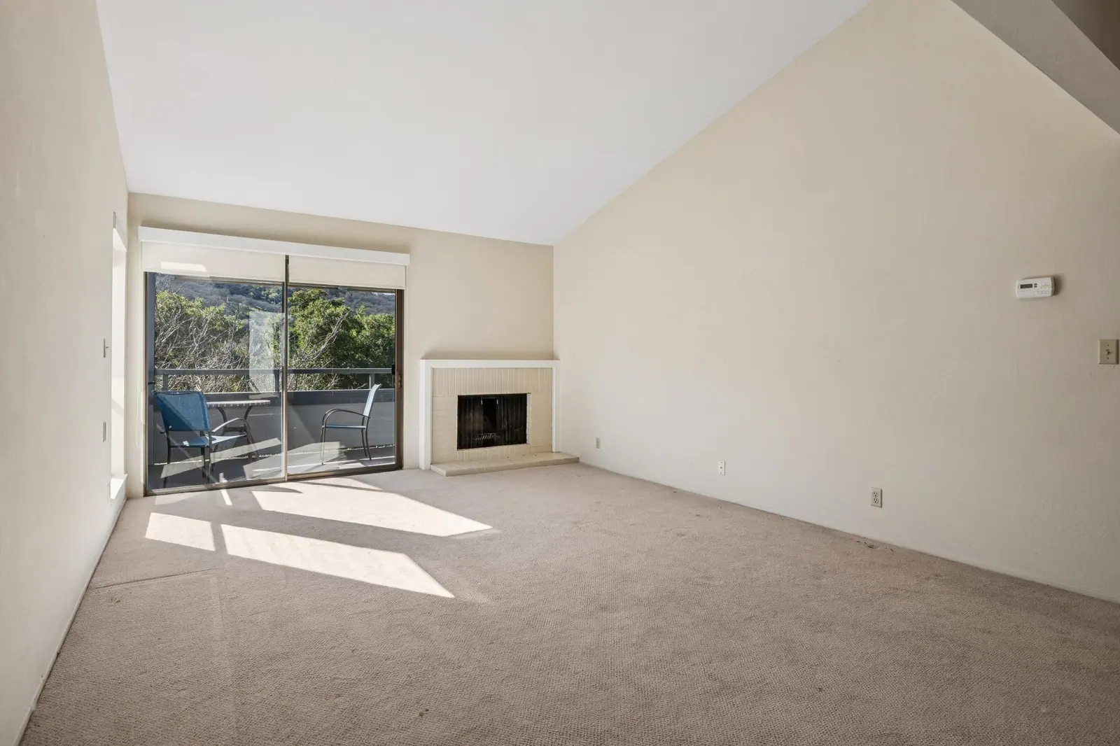 3674 Rossmoor PKWY #5 — Living room, before
