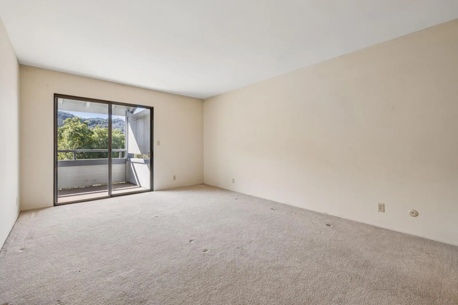 3674 Rossmoor PKWY #5 — original condition, photograph 2