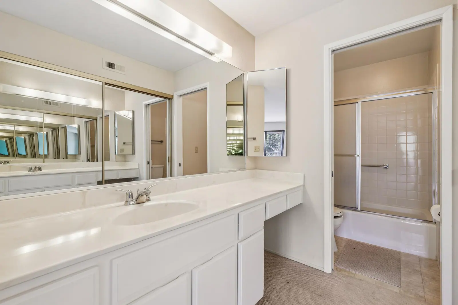 3674 Rossmoor PKWY #5 — original condition, photograph 3
