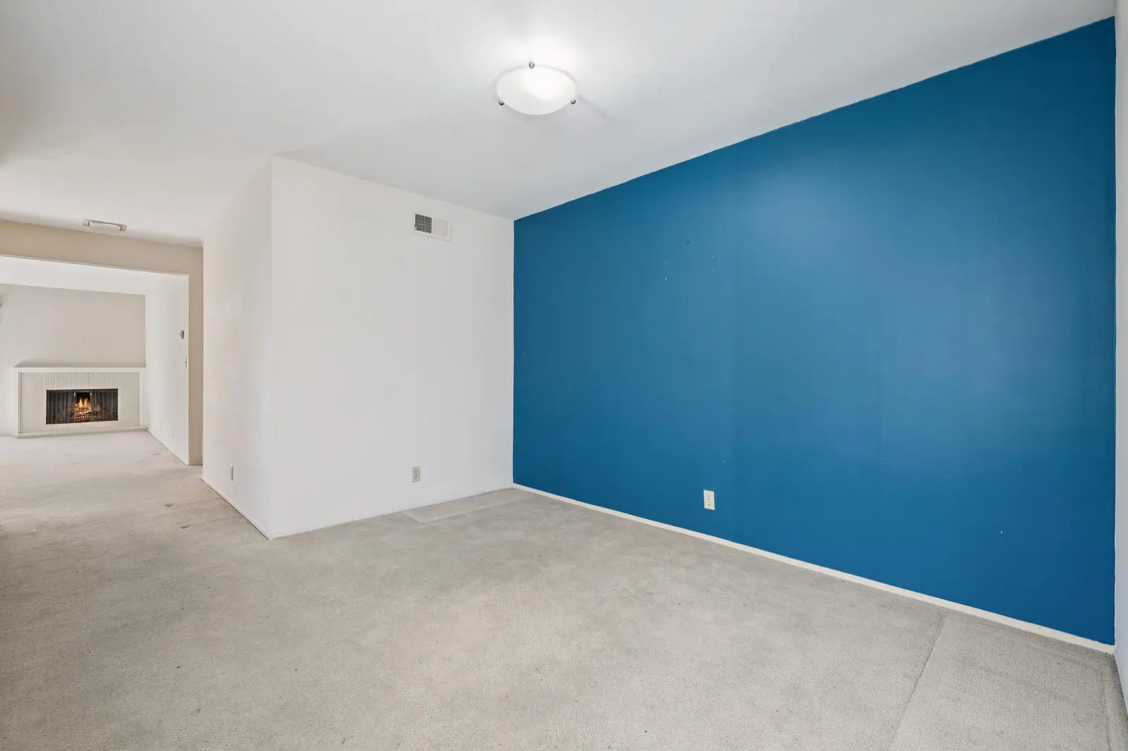 3674 Rossmoor PKWY #5 — original condition, photograph 5