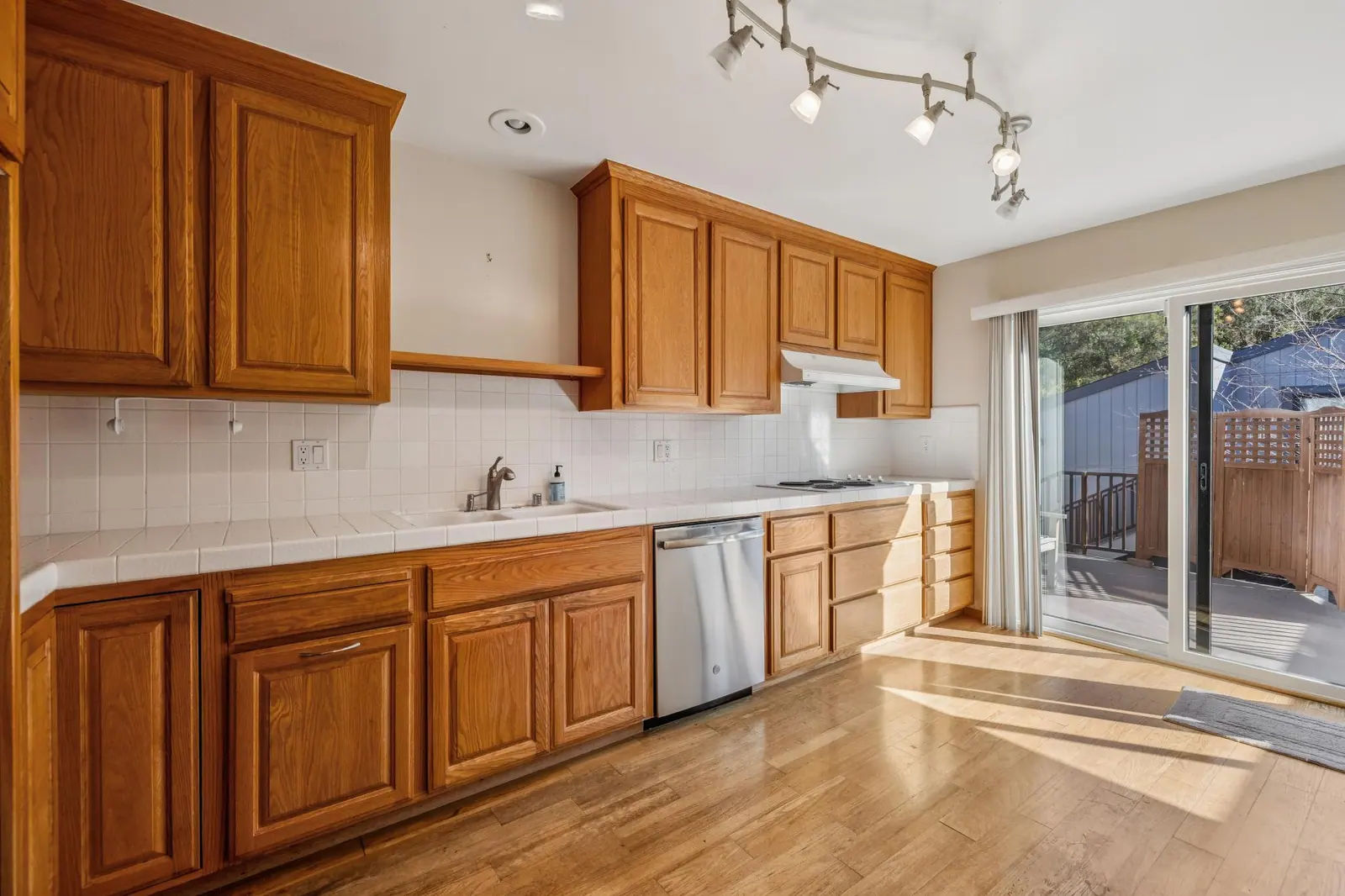 3674 Rossmoor PKWY #5 — Kitchen — sink wall, before