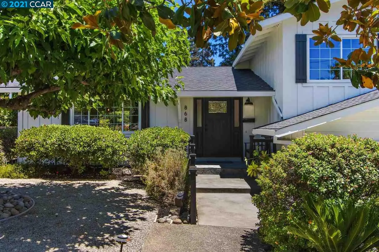 868 Hamilton Dr — completed, photograph 2